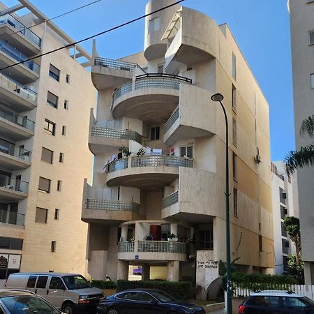 Chilling In Netanya Apartment Bagian luar foto